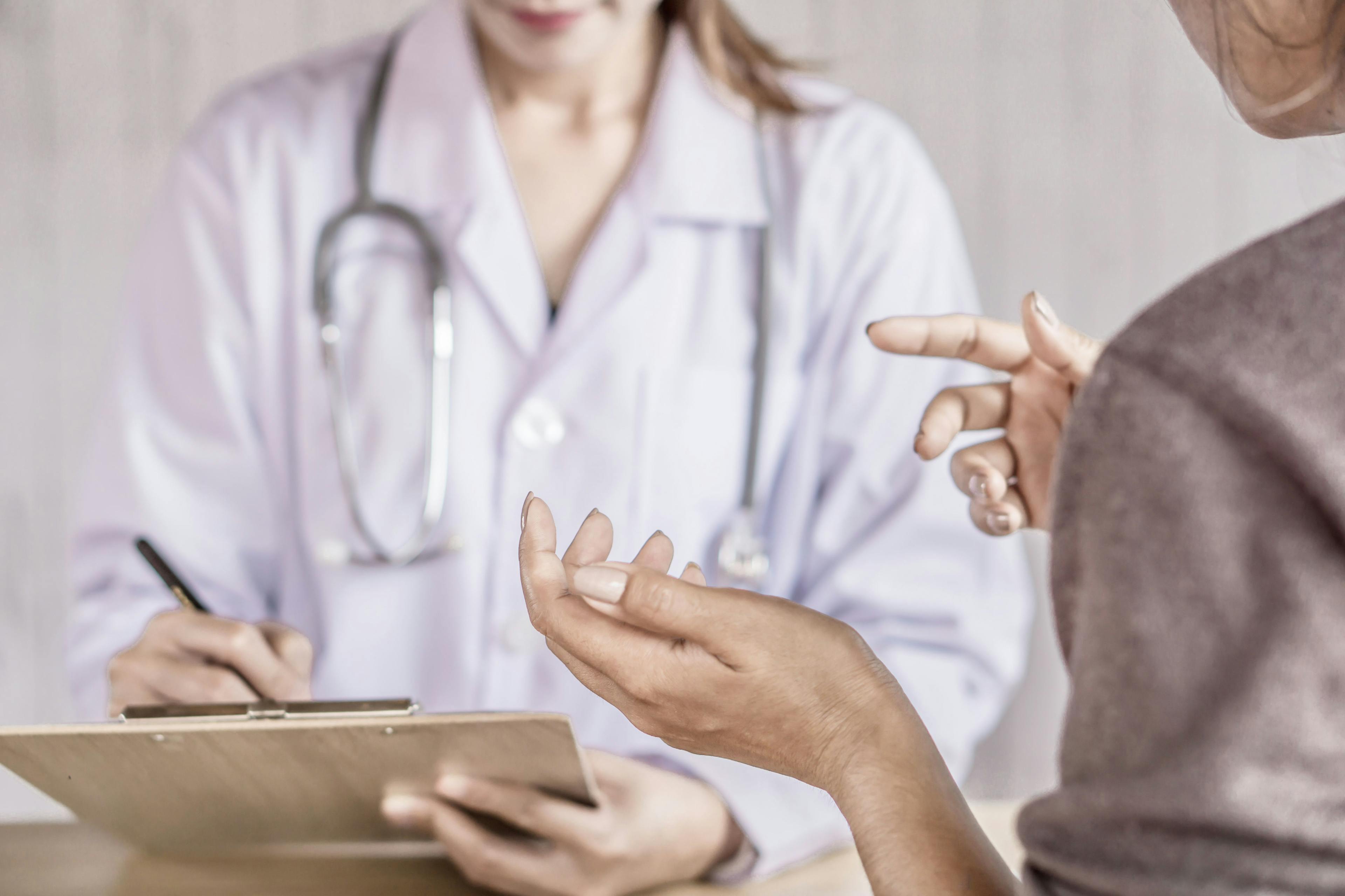 Image of a patient speaking with a doctor.