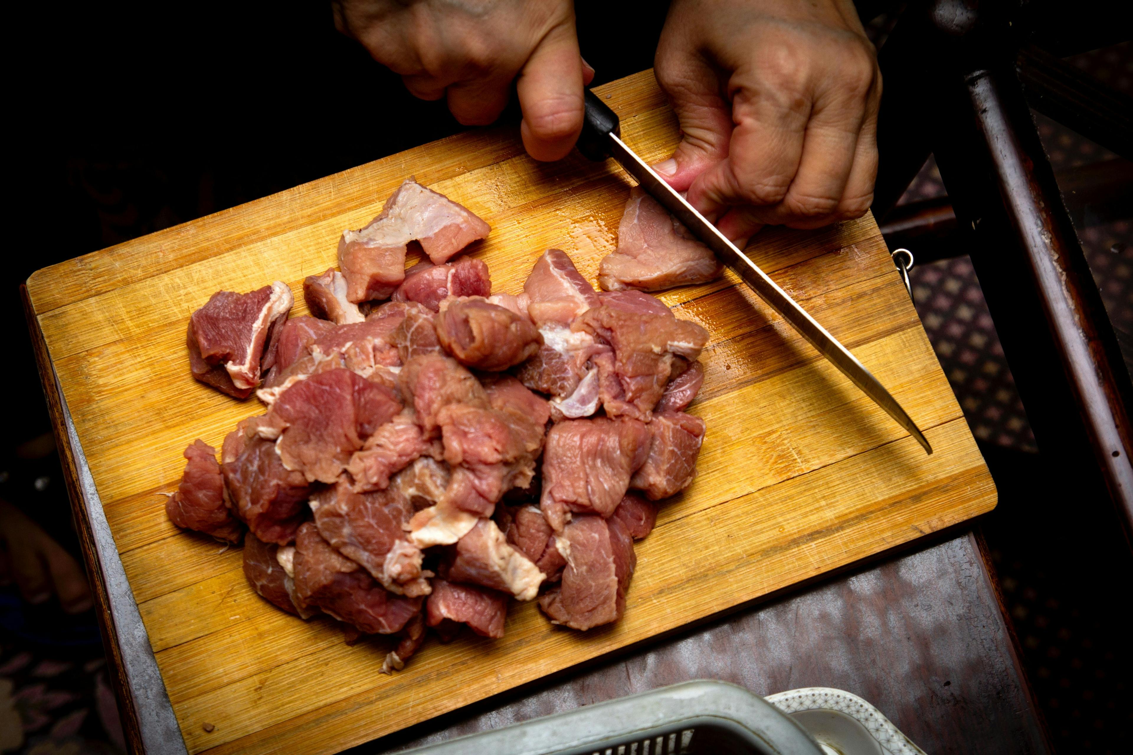Red Meat, Alcohol Consumption May Increase Risk of Colon Cancer