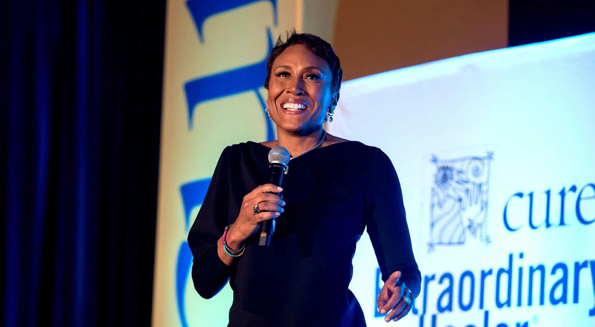 ROBIN ROBERTS speaks
to the crowd at the 2018
Extraordinary Healer event. - PHOTO BY RICH KESSLER